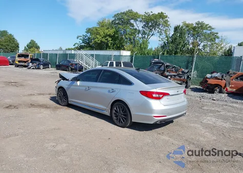 2015 Hyundai Sonata Limited z USA, uszkodzony, nr VIN 5NPE34AF2FH024044